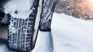 Ce amendă primești dacă te prinde Poliția cu cauciucuri de vară