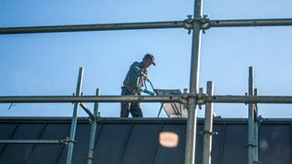 Sf&acirc;rșit brusc pentru un muncitor care lucra la Filarmonica din Iași. Bărbatul de 58 de ani s-a prăbușit de la o &icirc;nălțime de peste 5 metri