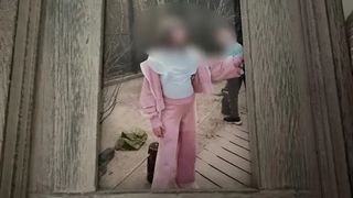 O fetiță de 12 ani, surdă, se află &icirc;n stare critică după ce a fost &icirc;mpușcată de poliție &icirc;n apartamentul mamei ei