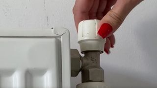 VIDEO Iarna se instalează devreme și lovește în zilele următoare. Se anunță temperaturi scăzute, ninsori și facturi mai mari la încălzire 