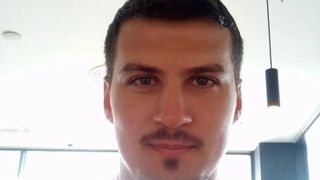 El este arbitrul din Bosnia care s-a transformat în criminal peste noapte. Tânărul de 33 de ani și-a ucis cu sânge rece iubita în baia unui restaurant