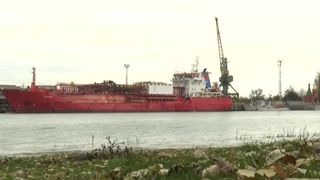 VIDEO Localnicii s-au întors în localitățile evacuate. Incendiul de la nava cu GPL, stins după mai mult de 30 de ore