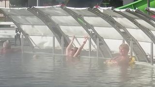 VIDEO Atmosferă de vară &icirc;n plin noiembrie la ștrandul termal din Tășnad