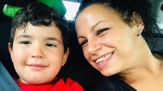 O mamă și fiul ei de 8 ani, găsiți morți în împrejurări cutremurătoare. Corpul copilului a fost descoperit în casă, iar al femeii în mare: „Sunt șocată, nu am dormit toată noaptea” Ce ipoteze iau în calcul anchetatorii