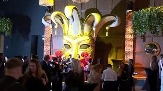 VIDEO „Nu e tocmai ok să arați lumii exact cum te simți”. Masca, scutul public al vedetelor