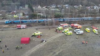 Zeci de răniți în Cehia, după un accident pe calea ferată! Două trenuri s-au ciocnit violent