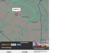 Avionul deviat la Sibiu a revenit, dar se &icirc;nv&acirc;rte de zeci de minute deasupra Capitalei