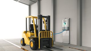 (P) Cele mai importante beneficii pe care le obții c&acirc;nd treci de la stivuitorul diesel la cel electric&nbsp;
