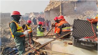 VIDEO Explozie cauzată de o scurgere de gaze la o fabrică de lipici - cel puțin 15 oameni și-au pierdut viața