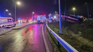 VIDEO Accident grav la ieșirea din Brăila! Un autobuz plin cu oameni a ieșit de pe șosea. Planul Roșu de Intervenție, activat