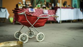 VIDEO Sperietură de moarte pentru un român. Un individ l-a lovit în față, după care i-a răpit fetița de un an