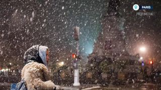 VIDEO Parisul, acoperit de zăpadă