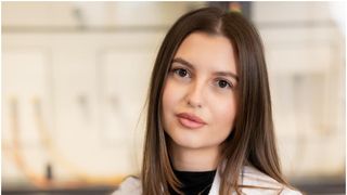 Andreea Tăb&icirc;rță, șefa de promoție 2025 a Facultății de Farmacie din Cluj