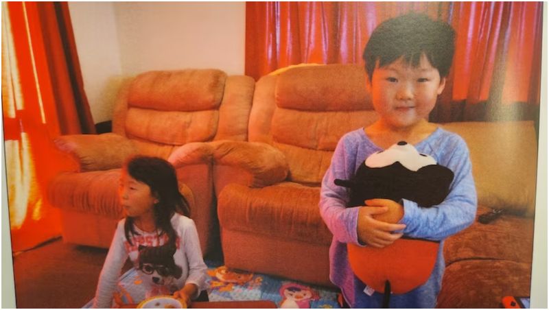 Victimele femeii au fost cei doi copii ai ei, de 6 și 8 ani