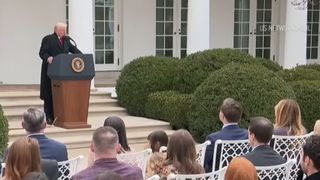 VIDEO Donald Trump transformă ceremonia de Ziua Recunoștinței într-un spectacol. Grațierea curcanilor, comedie curată