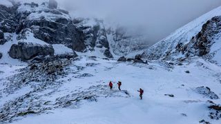 Familia tânărului dispărut de 5 zile în Bucegi e disperată. Părinții au localizat telefonul băiatului din Marea Britanie