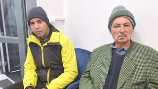 Doi bărbați din Iași au fost atacați cu bâte și topoare în propria casă. De la ce a pornit totul: „Mi-au spart capul în mai multe locuri și mi-au rupt splina”