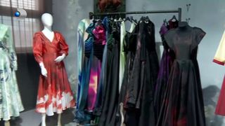 VIDEO Eleganța româncelor, sărbătorită prin moda autohtonă. Ce haine se produc în fabricile României