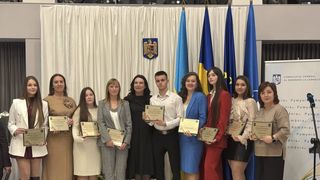 Diplome de excelență pentru elevii și profesorii români din Cernăuți, Ucraina. Au obținut rezultate remarcabile la olimpiadele școlare
