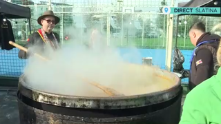 VIDEO Slatina sărbătorește 1 Decembrie cu 3.000 de porții gratuite de fasole cu ciolan și petrecere în Parcul Tineretului