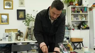 VIDEO El Khao, artistul misterios care astupă gropile cu mozaic