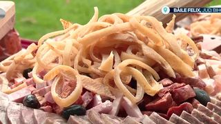 Băile Felix: mese îmbelșugate și dansuri în apă termală 