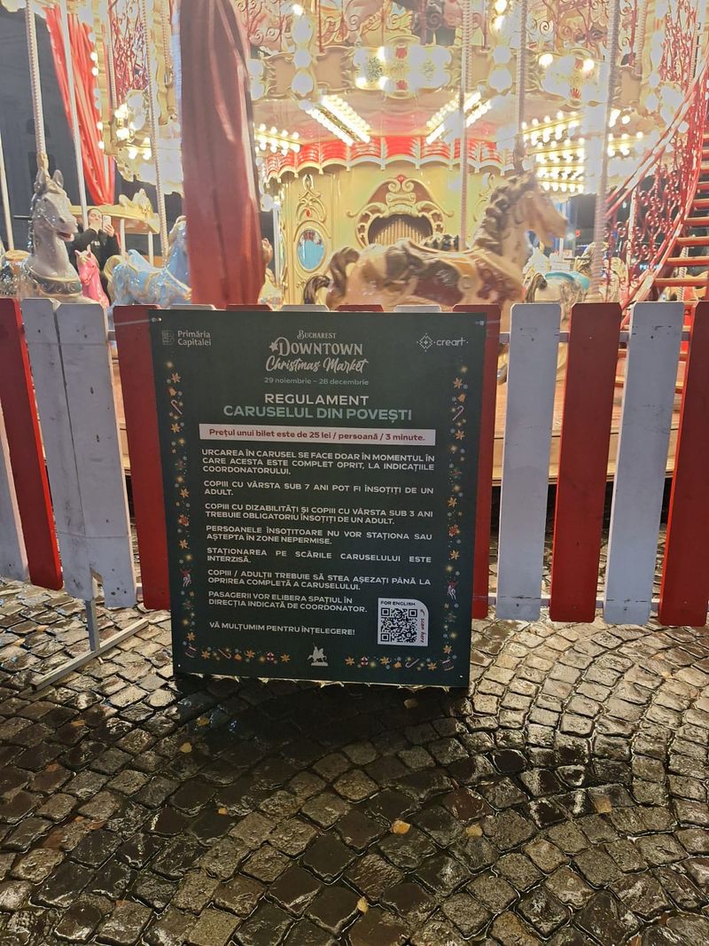 Cât costă să te dai în caruselul din Târgul de Crăciun din Piața Universității