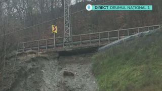VIDEO Trafic restricționat pe DN1, între Comarnic și Sinaia, din cauza unei alunecări de teren