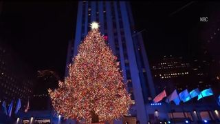 VIDEO Rockefeller Center, luminat de Crăciun