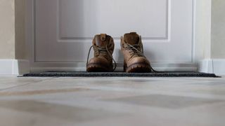 Legenda ghetuțelor pregătite pentru Sf. Nicolae. De ce primesc copiii cadouri în ghete