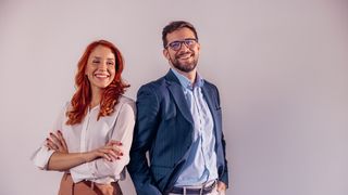 (P) Cămașa ca piesă de bază: Cum să creezi ținute multiple cu o singură cămașă?