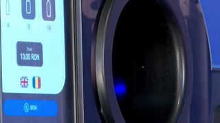 VIDEO Sticlele PET aduc bani &icirc;n buzunarele rom&acirc;nilor. Ce efecte pozitive are implementarea sistemului de garanție-returnare