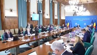 VIDEO Moș Nicolae aduce nuielușe pentru politicienii români