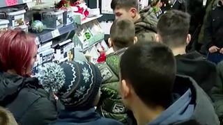 VIDEO Moment de bucurie pentru copiii aflați în grija statului. 200 de minori din centrele de plasament din Iași au avut ocazia să iasă la cumpărături