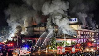 VIDEO Explozie devastatoare de gaz, urmată de incendiu într-un club din India! 23 de persoane au murit pe loc