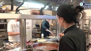 VIDEO „Sunt intrați direct în câmpul muncii”. Performanța la școala de ospitalitate