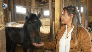 A dat halatul de medic pe cizmele de fermier