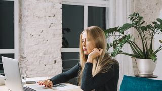 Motivul șocant pentru care o tânără de 22 de ani a fost concediată de la o firmă de logistică: "A deteriorat relația de încredere"