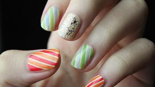 Modele unghii pentru Crăciun 2025 şi Revelion 2026: Tendințe, culori și idei