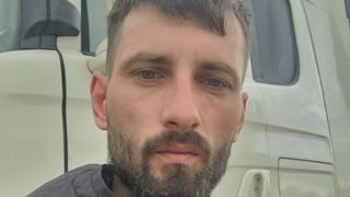 Rom&acirc;nul care a &icirc;njunghiat o fetiță &icirc;n Londra a ajuns la psihiatrie. Bărbatul de 33 de ani este internat pentru o perioadă nelimitată