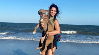 Femeie de 46 de ani, la un pas de moarte după ce a fost atacată cu acid de un necunoscut &icirc;ntr-un parc