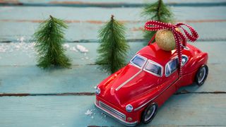 Sancțiuni dure pentru șoferii care &icirc;și &icirc;mpodobesc mașinile de Crăciun. Ce amenzi se aplică