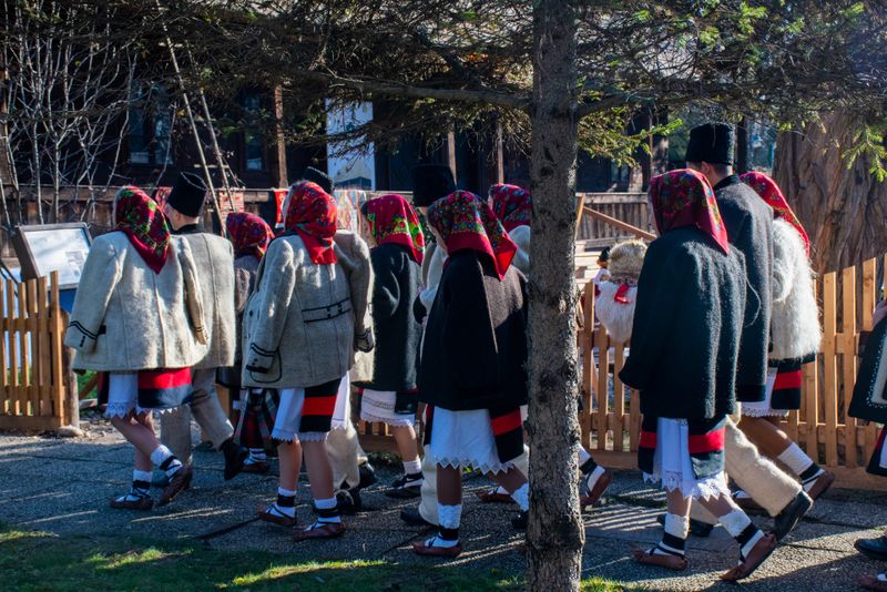 Câți bani se dau la colindători în 2025?