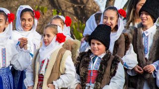 C&acirc;ți bani se dau la colindători &icirc;n 2025?