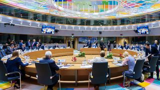 Liderii UE &icirc;mprumută Ucraina cu 90 de miliarde de euro