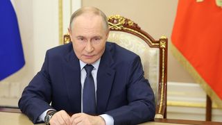 Vladimir Putin: război sau pace?