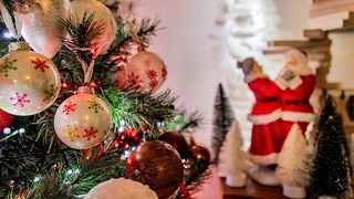 VIDEO S-a dat startul cumpărăturilor de Crăciun și a &icirc;nceput aglomerația. Rom&acirc;nii au năvălit &icirc;n magazine