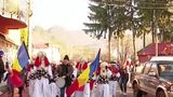 VIDEO Brondoșii fac zarvă pe străzile din Cavnic. Obiceiul străvechi care alungă spiritele rele