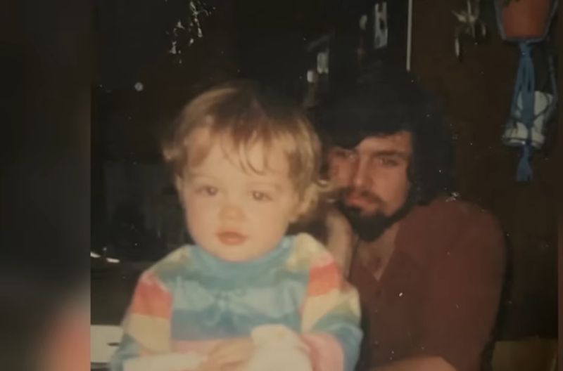 Michelle Newton, împreună cu tatăl ei, înainte de "răpire"