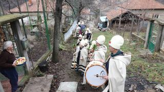 Scandal &icirc;ntr-o comună din Iași! Părinții acuză un consilier local că interzice tradițiile copiilor de Crăciun: "A chemat poliția, ne-a amenințat cu amenzi"